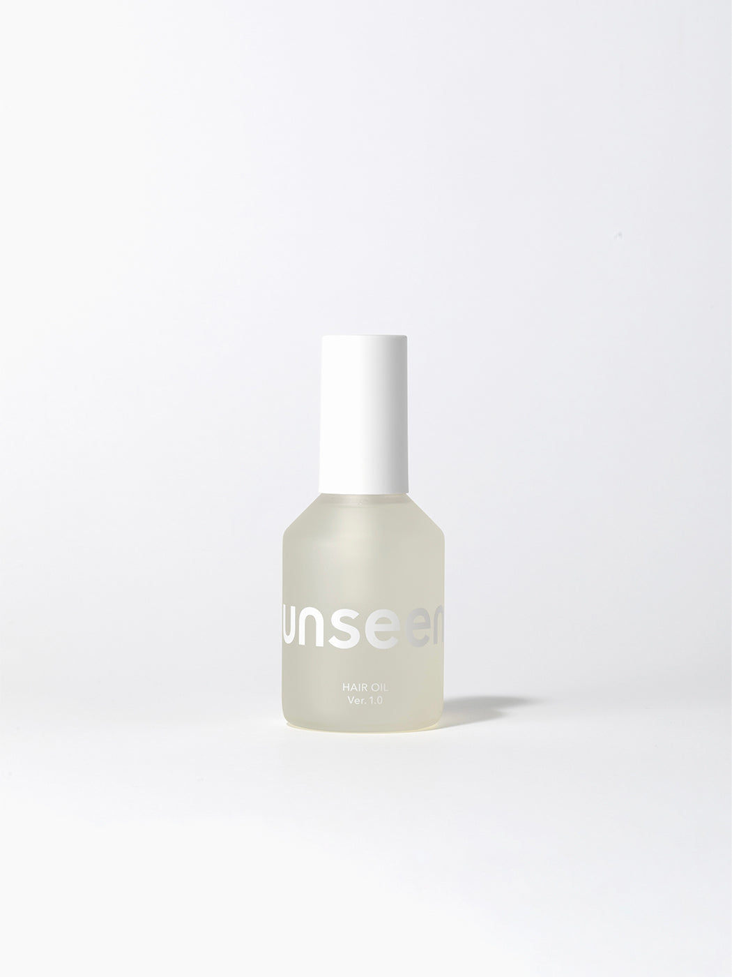 unseen HAIR OIL 今までに体験したことのしたことのない、透明感がありさらさらとしたオイル。オイルなのにベタつかないけど、程よい束間ができます。香りもウッド系でスパイシー。